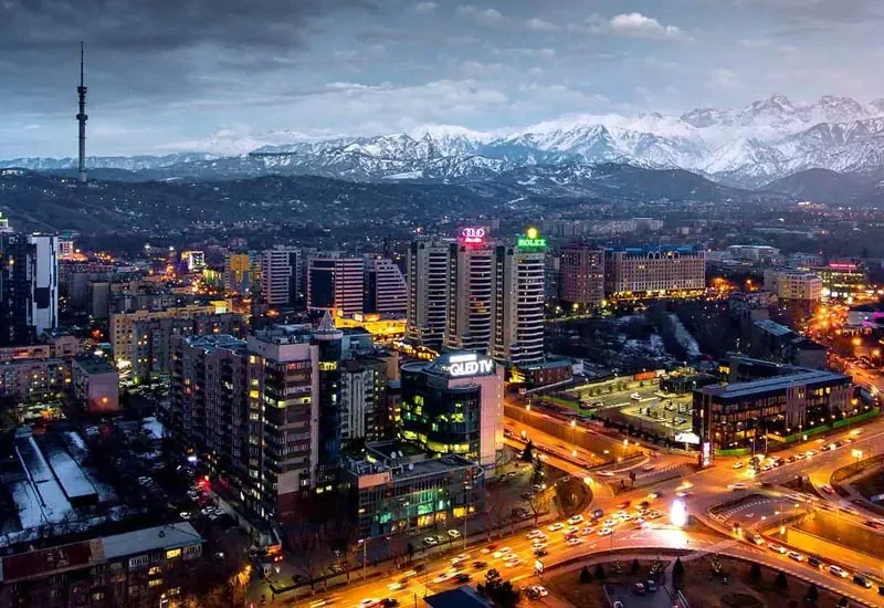Ночная панорама Алматы и гор